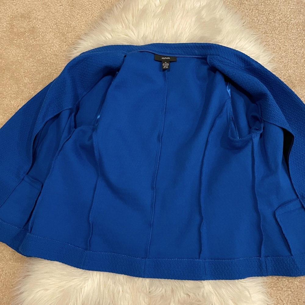 • Fitted Blazer • - Picture 6 of 7
